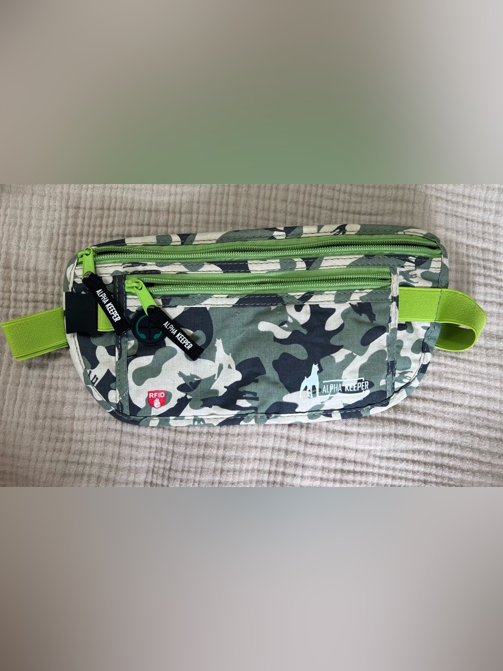 Alpha Keeper never used RFID Green Camo Waist Bag with Bright Green Accents